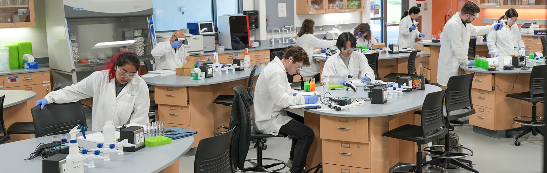 MIRACOSTA COLLEGE BIOTECHNOLOGY PROGRAMS Background Image